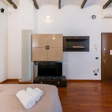 Loft - Porta Venezia - M3 Repubblica Apartment Milan