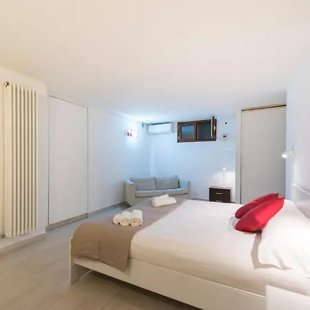 Loft - Porta Venezia - M3 Repubblica * Milan