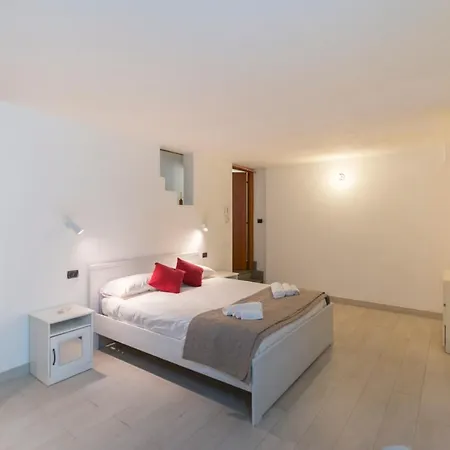 Loft - Porta Venezia - M3 Repubblica Apartment